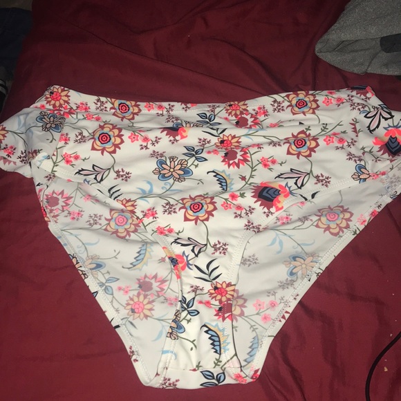 Swimsuit - Picture 2 of 3